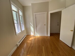 1236 Cambridge St, Unit 1 in Cambridge, MA - Foto de edificio - Building Photo