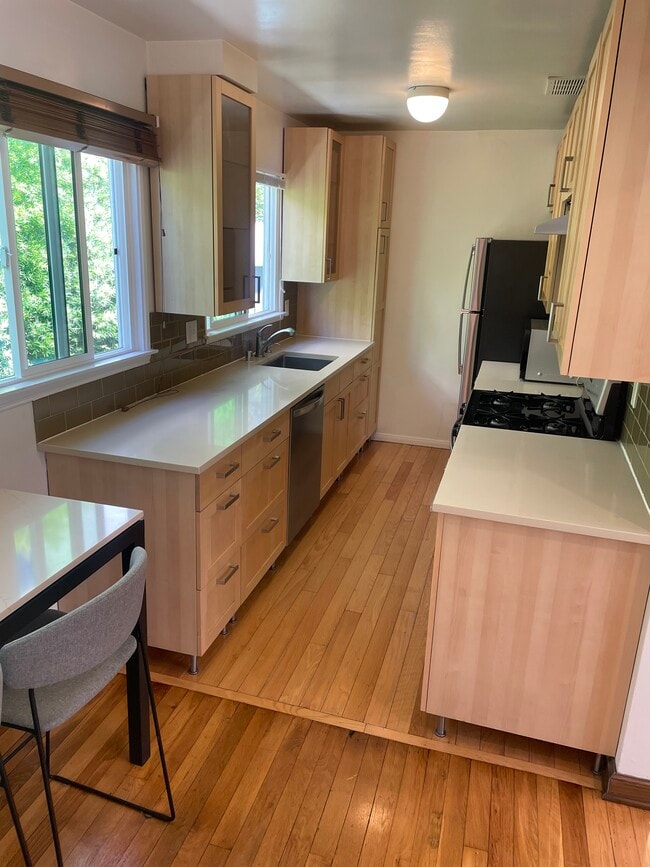 2329 Clark Ave in Venice, CA - Building Photo - Building Photo