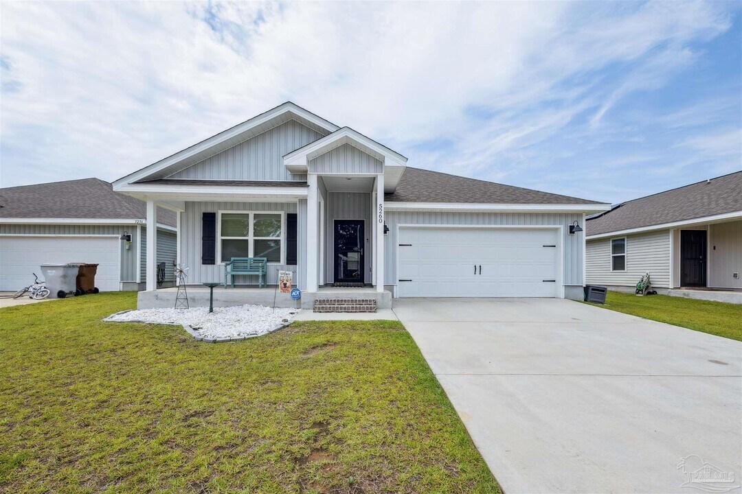 5260 Peach Dr in Milton, FL - Building Photo