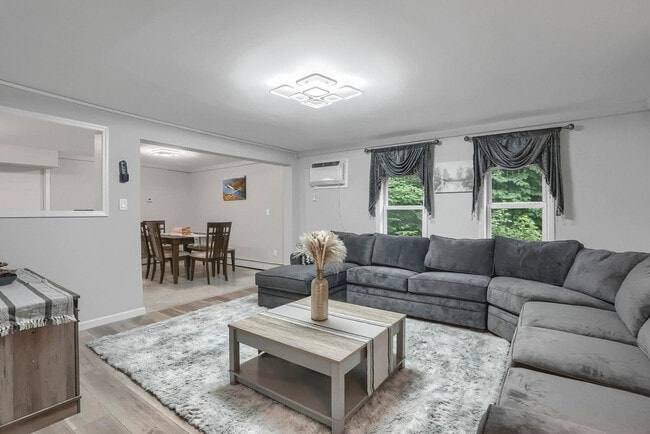 763 Rte 9W in Highland Falls, NY - Building Photo - Building Photo