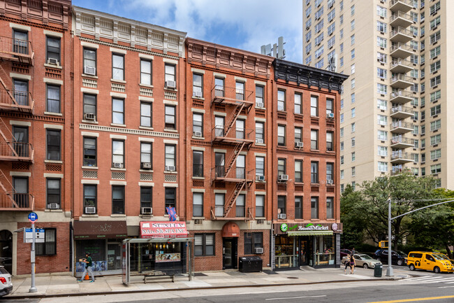 1669 York Ave in New York, NY - Building Photo - Building Photo