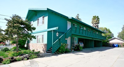 1145 Davis St in Redwood City, CA - Foto de edificio - Building Photo