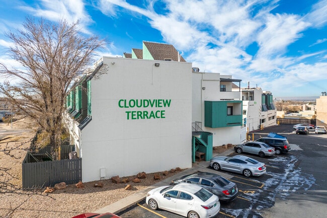 Cloudview Terrace Apartments in Albuquerque, NM - Foto de edificio - Building Photo