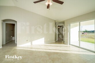 2127 NW 41st Pl in Cape Coral, FL - Building Photo - Building Photo