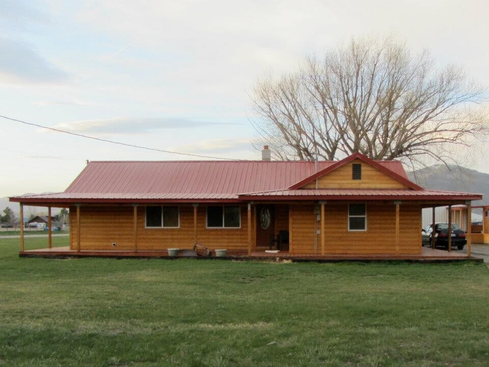 214 Center St in Irwin, ID - Building Photo