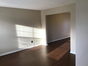 2318 Lammermoor Cir in Indianapolis, IN - Building Photo - Building Photo