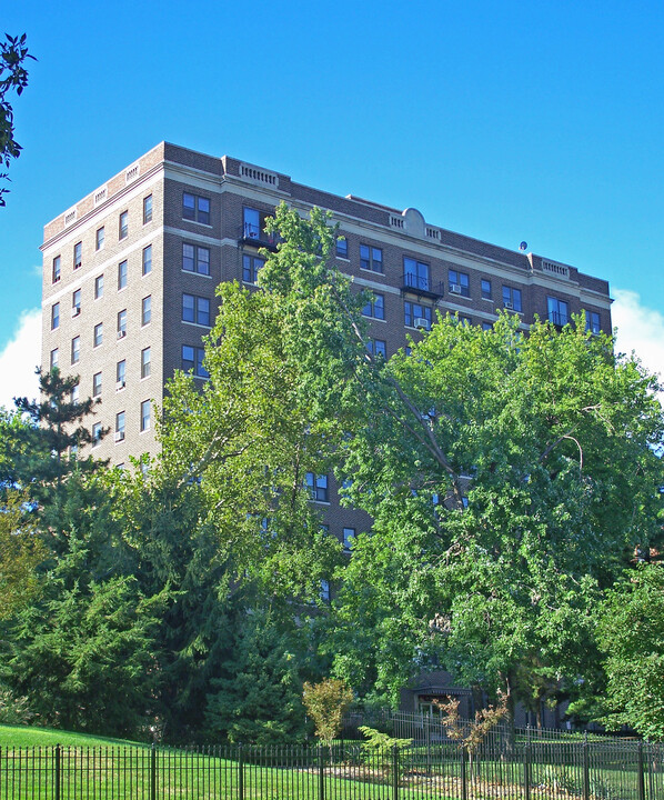 Adlon Condominiums in St. Louis, MO - Foto de edificio