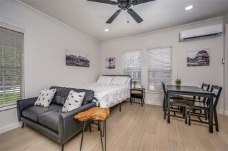 521 Texas St in Denton, TX - Building Photo - Building Photo