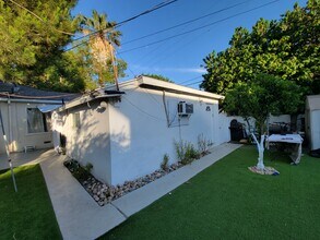 6251 Canby Ave, Unit Guesthouse in Tarzana, CA - Foto de edificio - Building Photo