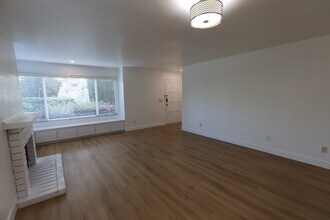 4034 Nobel Dr, Unit 105 in San Diego, CA - Building Photo - Building Photo