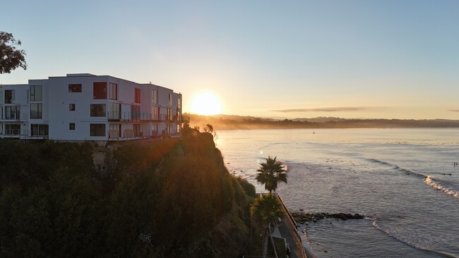 101 Grand in Capitola, CA - Foto de edificio - Building Photo