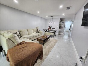 8809 Grand Palms Cir in Kissimmee, FL - Foto de edificio - Building Photo