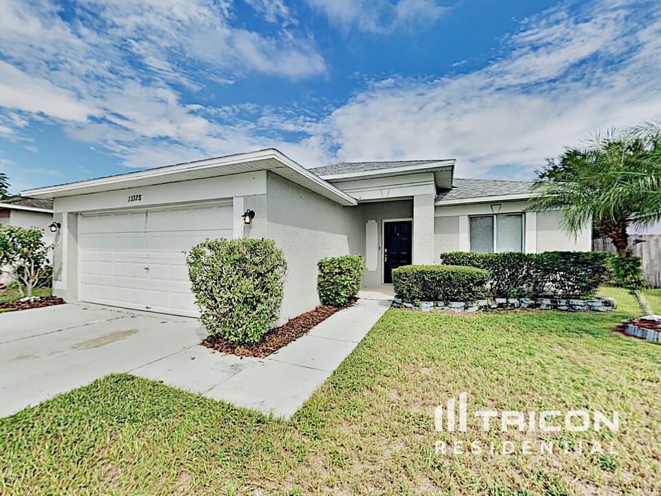 13328 Prestwick Dr in Riverview, FL - Building Photo