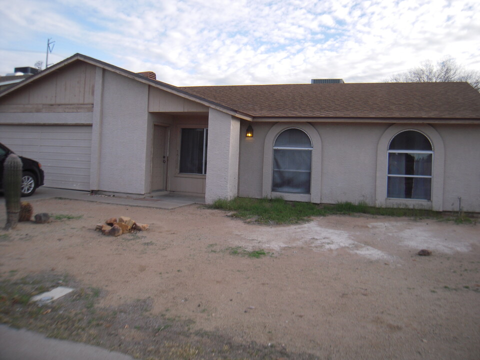 1700 W Cortez Cir in Chandler, AZ - Building Photo