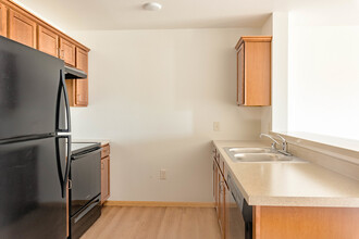 Sunset Ridge Apartments in Fergus Falls, MN - Building Photo - Building Photo