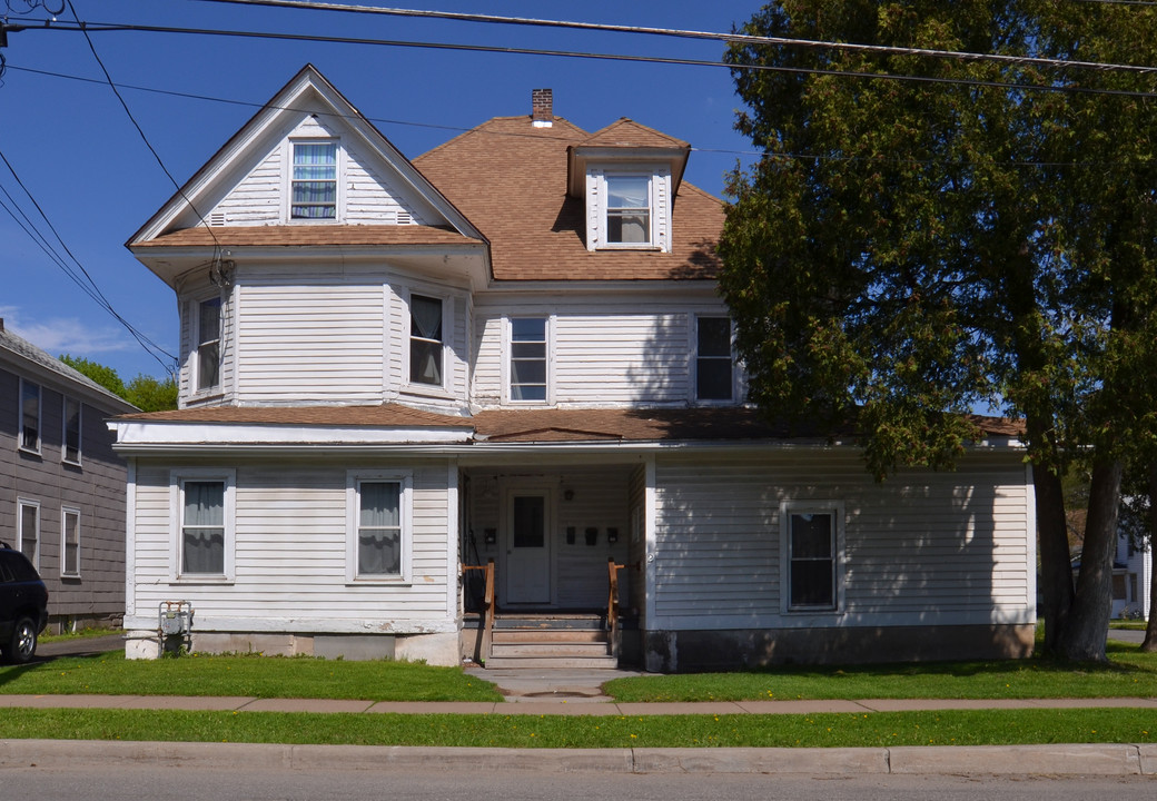 2 East St in Oneonta, NY - Building Photo