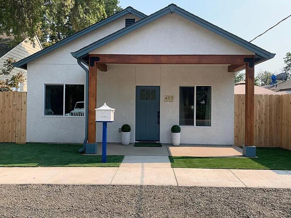 455 E 8th Ave in Chico, CA - Building Photo