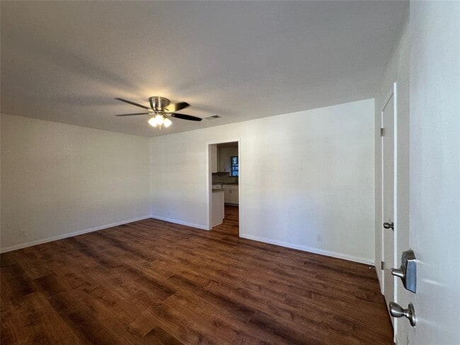 8309 Hathaway Dr in Austin, TX - Foto de edificio - Building Photo