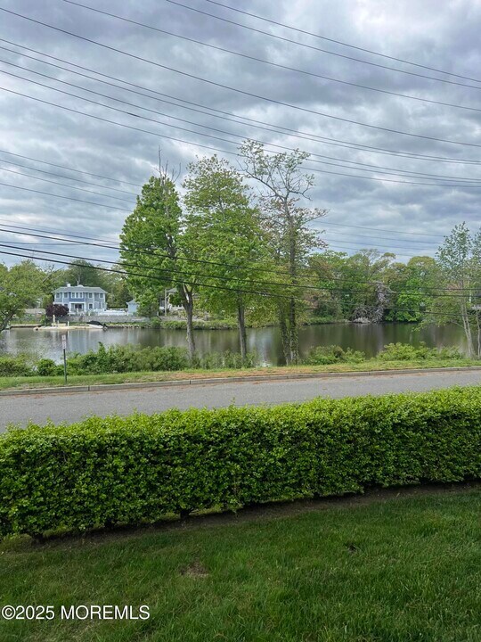 312 Lake Dr in Allenhurst, NJ - Building Photo
