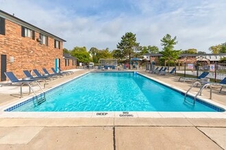 Riverside Townhomes in Gibraltar, MI - Foto de edificio - Building Photo