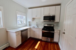 55 Estes St, Unit 5 in Lynn, MA - Building Photo
