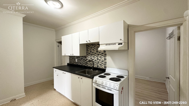 property at 4-100 Dunlop St E