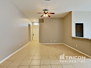707 Sand Ridge Dr in Valrico, FL - Building Photo - Building Photo