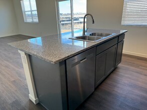 6054 Holstein Dr in Windsor, CO - Building Photo - Building Photo