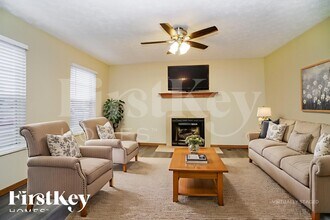 3953 Highland Bluff Dr in Groveport, OH - Foto de edificio - Building Photo