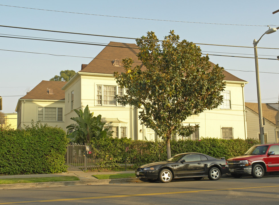 1122 N Gower St in Los Angeles, CA - Building Photo