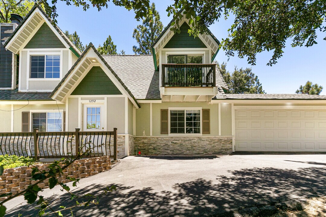 1292 Aleutian Dr in Lake Arrowhead, CA - Building Photo