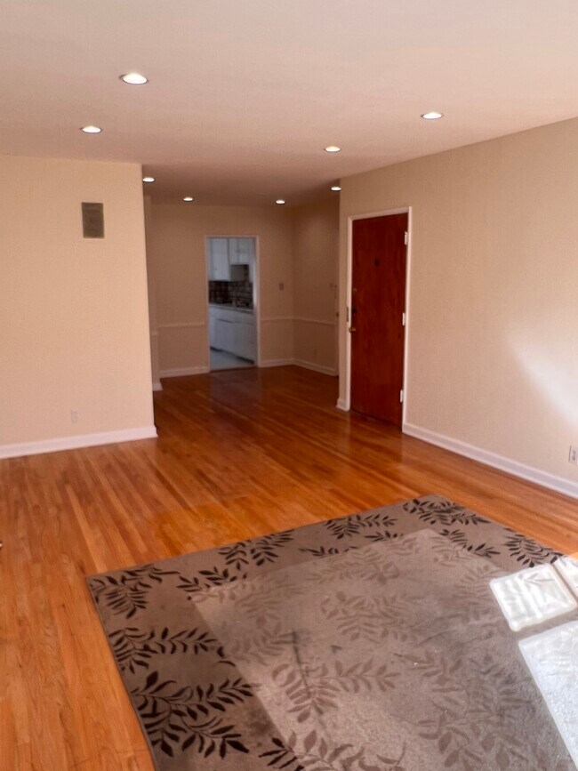 438 S Oakhurst Dr in Beverly Hills, CA - Building Photo - Building Photo