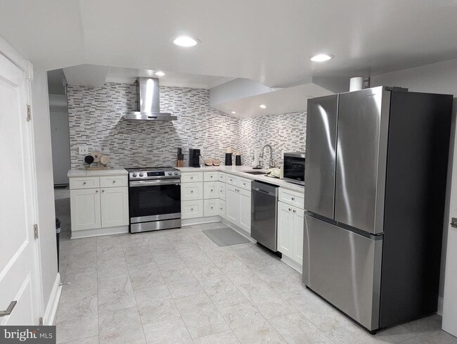 property at 2223 Callow Ave