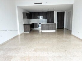 68 SW 6th St in Miami, FL - Building Photo