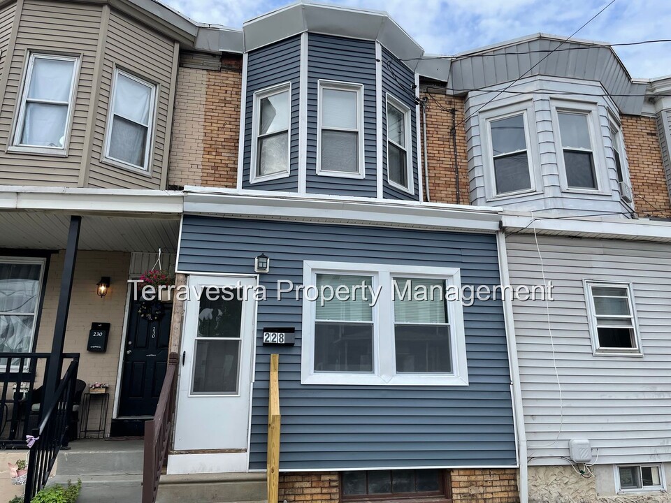 228 Warren St in Gloucester City, NJ - Building Photo