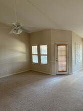 1087 W Julia Way in Hanford, CA - Building Photo - Building Photo