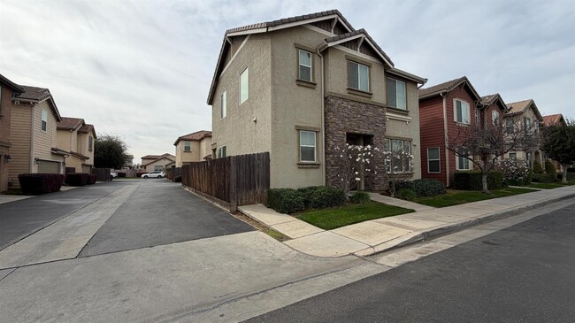 4355 W Artemisa Dr in Fresno, CA - Building Photo - Building Photo