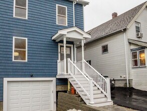 6 Rockwell Ave, Unit 8 in Medford, MA - Building Photo - Building Photo