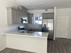 836 Valley St in Prescott, AZ - Foto de edificio - Building Photo