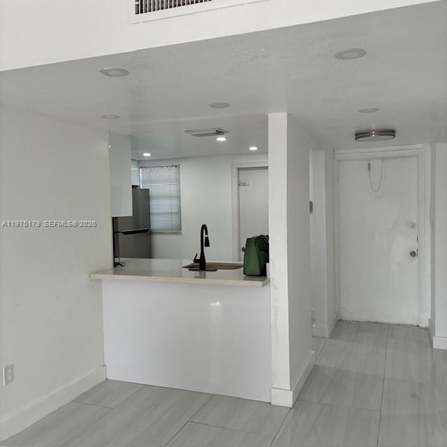 14185 SW 87th St in Miami, FL - Foto de edificio - Building Photo