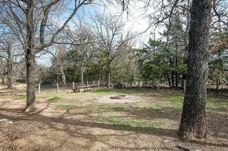 313 Comanche Dr in Gainesville, TX - Foto de edificio - Building Photo