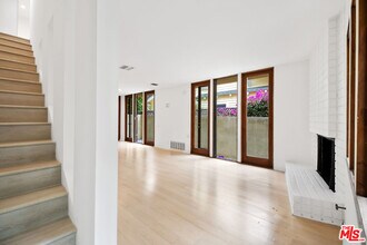 110 Dudley Ave in Los Angeles, CA - Building Photo - Building Photo