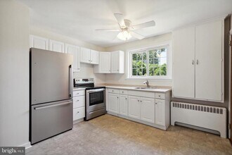 10 Lloyd Ave in Downingtown, PA - Building Photo - Building Photo