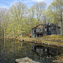 860 Oakwood Rd in Orange, CT - Building Photo