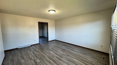 969 Custer St in Dickinson, ND - Building Photo - Building Photo