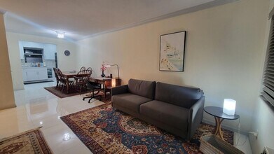 3701 Tyler St, Unit 114 in Hollywood, FL - Foto de edificio - Building Photo