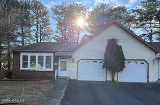 16A Ivy Ct in Manchester Township, NJ - Building Photo