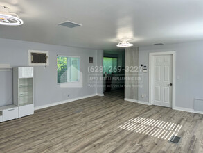 545 Calle Amigos in Palm Springs, CA - Building Photo - Building Photo