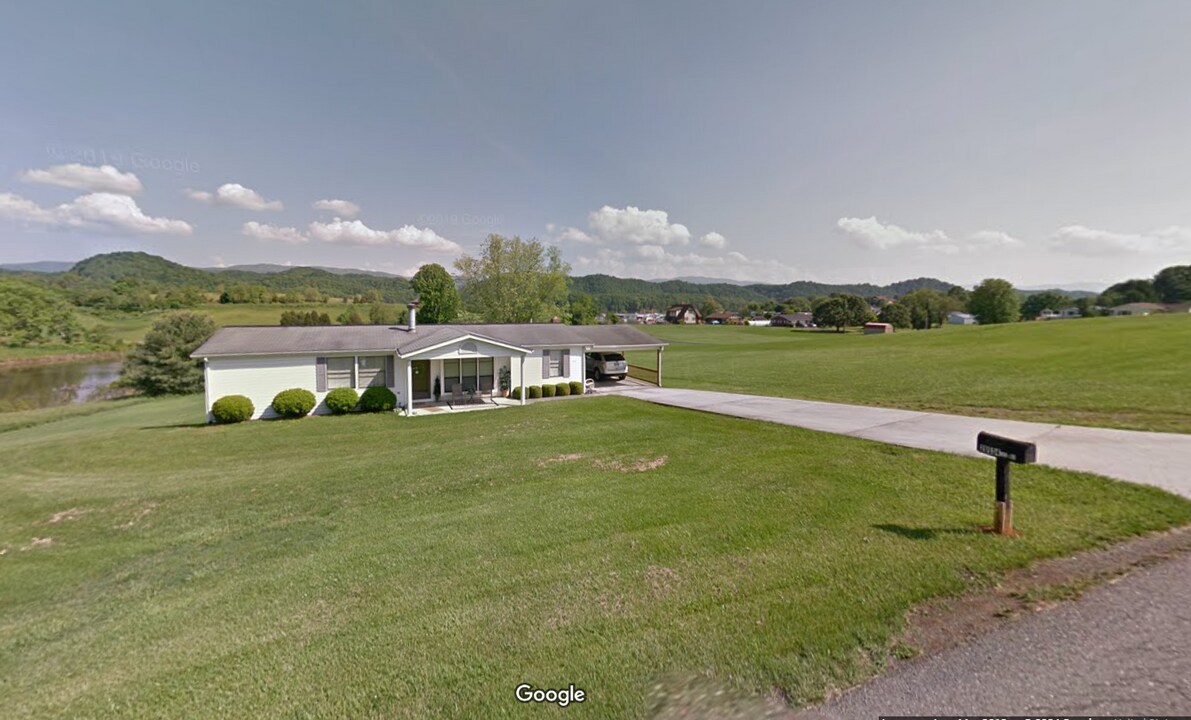 20534 Lake Rd in Abingdon, VA - Building Photo