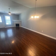 310 Jeremy Ln in Winterville, NC - Foto de edificio - Building Photo